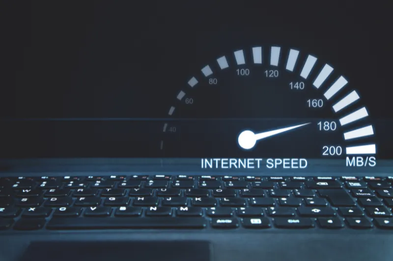 Grafico della velocità FTTC che rappresenta gli svantaggi della fibra ottica e le differenze tra prestazioni promesse e reali